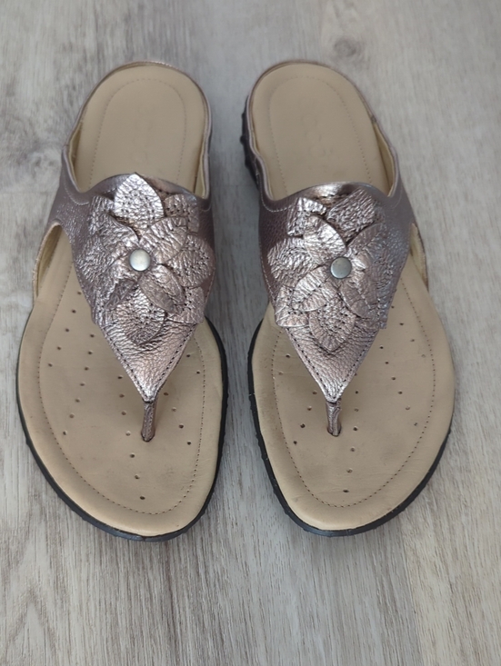 Ecco Shoes - Ecco Metallic Rose Gold Floral Thong Sandals 8-8.5